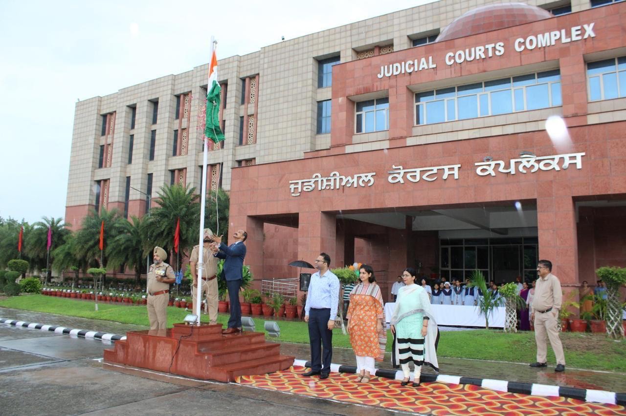 District and Sessions Judge hoists the Tricolour at the District Court Complex to mark I day celebrations  